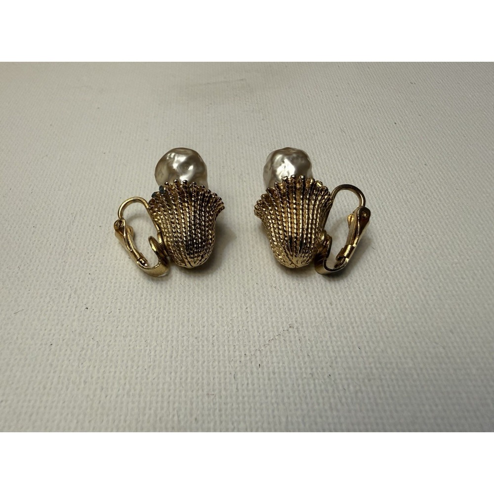 Vintage Faux Baroque Pearl Gold Tone Shell Earrings Clip On Nautical Estate